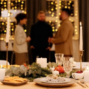 Așezarea mesei de Crăciun. Cum se face corect și ce trebuie să știi neapărat. Ce spune Codul Bunelor Maniere