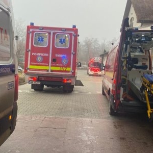 Plan roșu de intervenție, după ce plafonul unui hotel din Sibiu s-a prăbușit peste o piscină. Este posibil ca oameni să fie prinși sub dărâmături – VIDEO