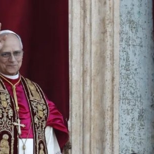 Papa Leon a făcut apel la bunătate faţă de străini şi săraci în primul său mesajul de Crăciun