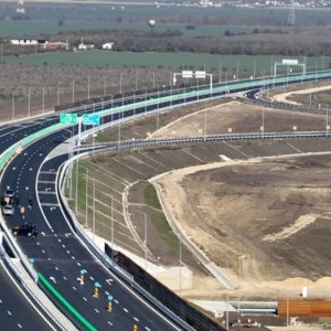Presa maghiară critică deschiderea unui nou tronson al Autostrăzii A7. De ce ne ironizează vecinii