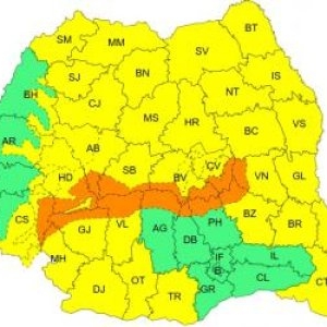 Cod galben şi portocaliu de ninsori, polei și viscol până luni. Prognoza specială pentru Capitală