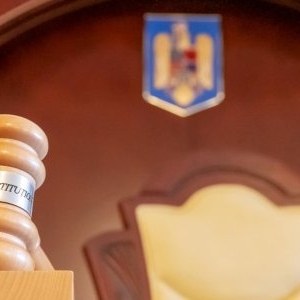 Ședință crucială pentru soarta Guvernului. CCR decide ce se întâmplă cu austeritatea lui Bolojan