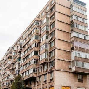 Ce amenzi se aplică la bloc în 2026 pentru nerespectarea orelor de liniște