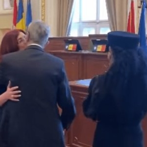 Toată România vuiește! S-a recăsătorit la 80 de ani, cu o femeie mai tânără ca el cu aproape un sfert de secol! „E problema mea personală”