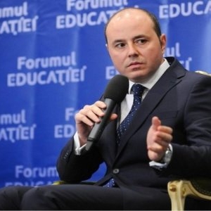 Gafă uriașă a liberalului Muraru. Și-a editat o postare în care sugera că anularea alegerilor a fost „un exces”, după ce Laurențiu Botin l-a dat de gol