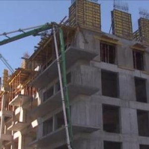 După ani de scumpiri, piața imobiliară frânează. Ce se întâmplă cu prețurile locuințelor anul viitor