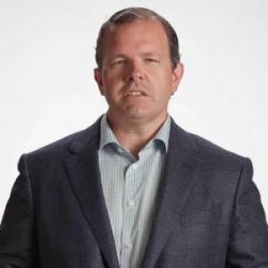 Peste 500 de angajaţi s-au trezit în conturi cu bonusuri de câte 400.000 de dolari