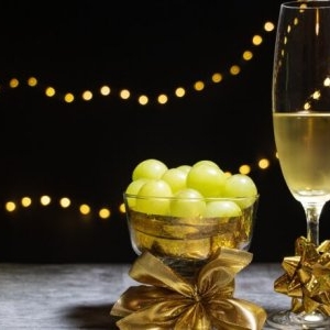 12 boabe de struguri de Revelion: semnificații, tradiții și superstiții