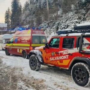 Două persoane, rănite după ce s-au răsturnat cu un ATV în zona staţiunii Arieşeni. Salvamontiștii au intervenit de urgență 