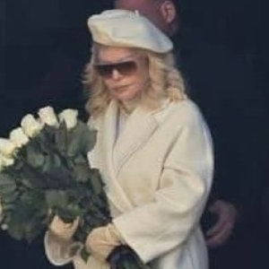 Loredana, în genunchi, lângă sicriul tatălui! Imagini copleșitoare de la înmormântarea lui Vasile Groza. Florin Călinescu și MIhai Gâdea au fost alături de loredana