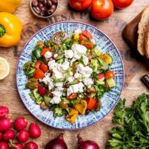 Cum poți începe o dietă mediteraneană: plan simplu pentru o săptămână sănătoasă