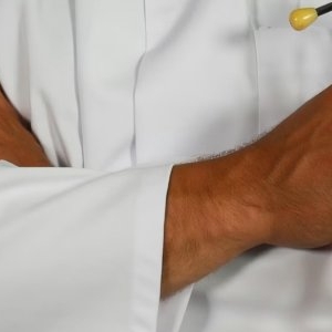 Tupeu incredibil la Spitalul din Constanța: Medicii merg la sală sau la „cârciumă”, dar aduc scutiri că nu pot sta în picioare la gărzi. Ministrul Sănătății trimite Corpul de Control