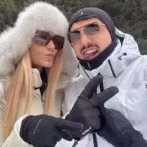 Și-a făcut iubit de vârsta băiatului ei?! Vedeta noastră nu se mai ascunde! „Important e că sunt fericită”