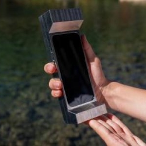 Gadget pentru dependenții de rețele sociale. Cât costă și cum funcționează