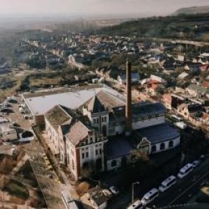 O fabrică de bere din Transilvania, veche de 200 ani, e scoasă la vânzare pentru aproape 3 milioane €