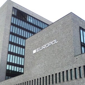 Doi români, pe lista celor mai căutați infractori din Europa. Cine sunt criminalii care au îngrozit România 