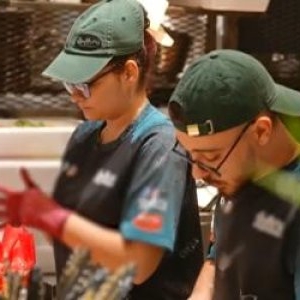 Românii caută al doilea job. Câţi bani pot face ca şofer de ride sharing