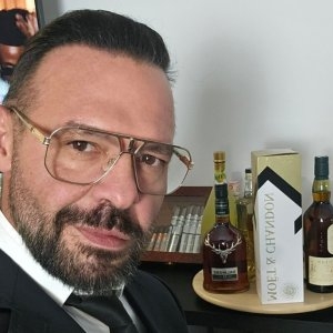 Cum arată casa în care locuiește Cornel Păsat. Motivul pentru care ține închisă cu cheia camera copilului