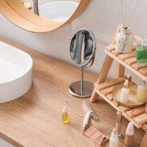 Produse de înfrumusețare pe care nu este recomandat să le depozitezi în baie. Ce spun specialiștii