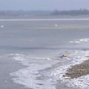Un lac sărat a îngheţat complet, pentru prima dată. "Niciodată nu am văzut aşa ceva"