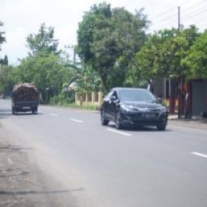 "Mâncăm pateu, dar avem BMW". De ce muncitorii din diaspora îşi cumpără mai întâi o maşină scumpă