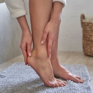 Motivele pentru care tălpile picioarelor pot avea o nuanță gălbuie. Ce arată specialiștii