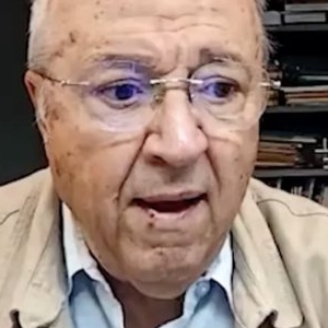 Ion Cristoiu, transportat de urgență la spital, după ce a fost găsit căzut pe stradă. Ce a pățit gazetarul