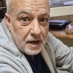 Cătălin Crișan a răbufnit după ce a fost numit “bătrânel”. Artistul e dezamăgit de comentariile deplasate: “Vă cânt de 39 de ani”. Continuarea e total neașteptată