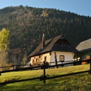 Un sat din Carpaţi cu 4 familii vrea să fie scos din UNESCO. Turiştii au devenit un coşmar pentru localnici