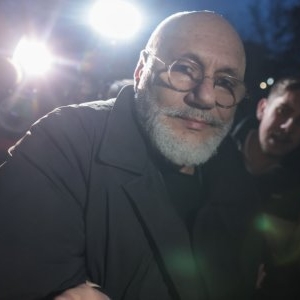 Imagini ȘOCANTE cu Cristian Andrei în cătușe. Ce ține în mână falsul psiholog, răsturnare de situație în scandalul momentului