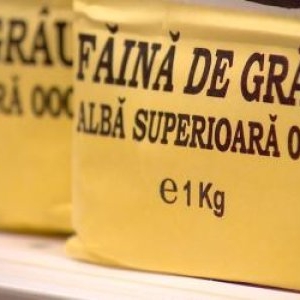 Schimbare în supermarketuri. Unele produse vor avea pe ele două etichete