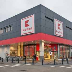 Alertă alimentară de ultimă oră în România! Du înapoi acum sau aruncă dacă ai cumpărat asta! Un celebru hipermarket retrage un aliment consumat de mulți români! Ce pericol prezintă