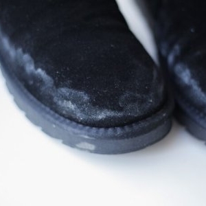 Cum îndepărtezi rapid petele de sare de pe cizme. Trucuri eficiente pentru sezonul rece