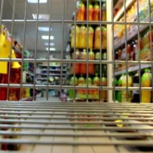 Consecinţele intrării în recesiune tehnică pentru România. Economiştii cer reformă la stat şi primării