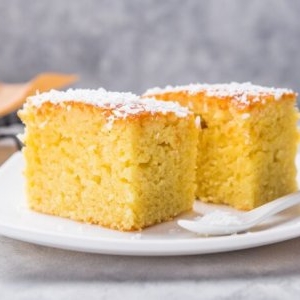 Revani. Rețetă de prăjitură grecească cu griș și lămâie, însiropată