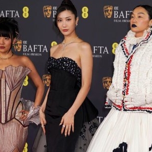 Cele mai neinspirate ținute de la Premiile Bafta 2026. Ce alegeri au făcut vedetele