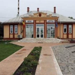 O primărie din Iași ar putea fi scoasă la vânzare pentru recuperarea unui prejudiciu de 1.2 milioane de euro