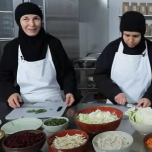 Cea mai bună salată de post, după rețeta măicuțelor de la Mănăstirea Nera! E plină de vitamine, sățioasă și se face din ingrediente ieftine