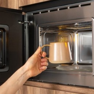 Este sigur să reîncălzești cafeaua? Avertismentul specialiștilor