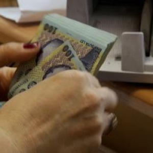 Tinerii, ajutaţi de stat să ia cel puţin 5.000 de lei salariu la angajare. Şomajul în cazul lor e de 30%