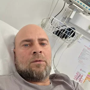 Cosmin Seleși a fost internat în spital: „Medicii sunt rezervați în privința evoluției, dar urmez un tratament”. Ce a pățit prezentatorul TV