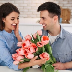 Alternative la trandafiri pentru 8 Martie. Ce flori poți să le oferi femeilor importante din viața ta