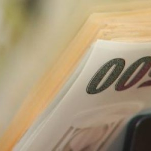 Cum ne dăm seama că o bancnotă este falsă. Trucul care a dat de gol un fals de 500 de lei în Galaţi