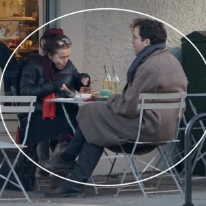 Ea are 59 de ani, el are 38! Îndrăgita actriță, pe care o știi sigur de la TV, a „furat” inima unui tinerel și trăiește o poveste de dragoste ca-n telenovele! În timp ce gurile rele aruncă cu noroi, ea și iubitul se afișează peste tot împreună / FOTO