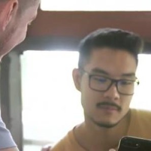 O nouă metodă de înşelătorie face victime printre români. Totul se întâmplă în spaţii publice