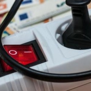 Coşmarul facturilor de energie. Aproape 500.000 de români primesc lunar ajutor de la stat pentru plată