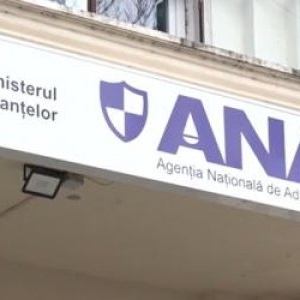 ANAF şi-a lansat site-ul unde vinde case, maşini de lux sau genţi. Care sunt "ofertele"