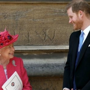 Regina Elisabeta ar fi refuzat să preia apelurile Prințului Harry fără un martor lângă ea. De ce a ajuns să facă un asemenea gest