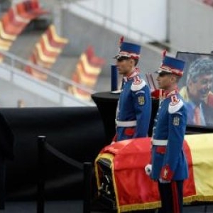 15.000 de oameni şi-au luat rămas bun de la Mircea Lucescu pe Arena Naţională. "Toată lumea l-a iubit"