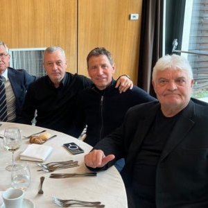 Imagini de la parastasul lui Mircea Lucescu! Toți greii fotbalului, la aceeași masă. Poza cu fiul lui Nicolae Ceaușescu este virală